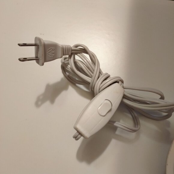 Ceramic Electric Candle Wax Warmer With Cutout Design & Plug-In Cord-LIKE NEW - Picture 5 of 8